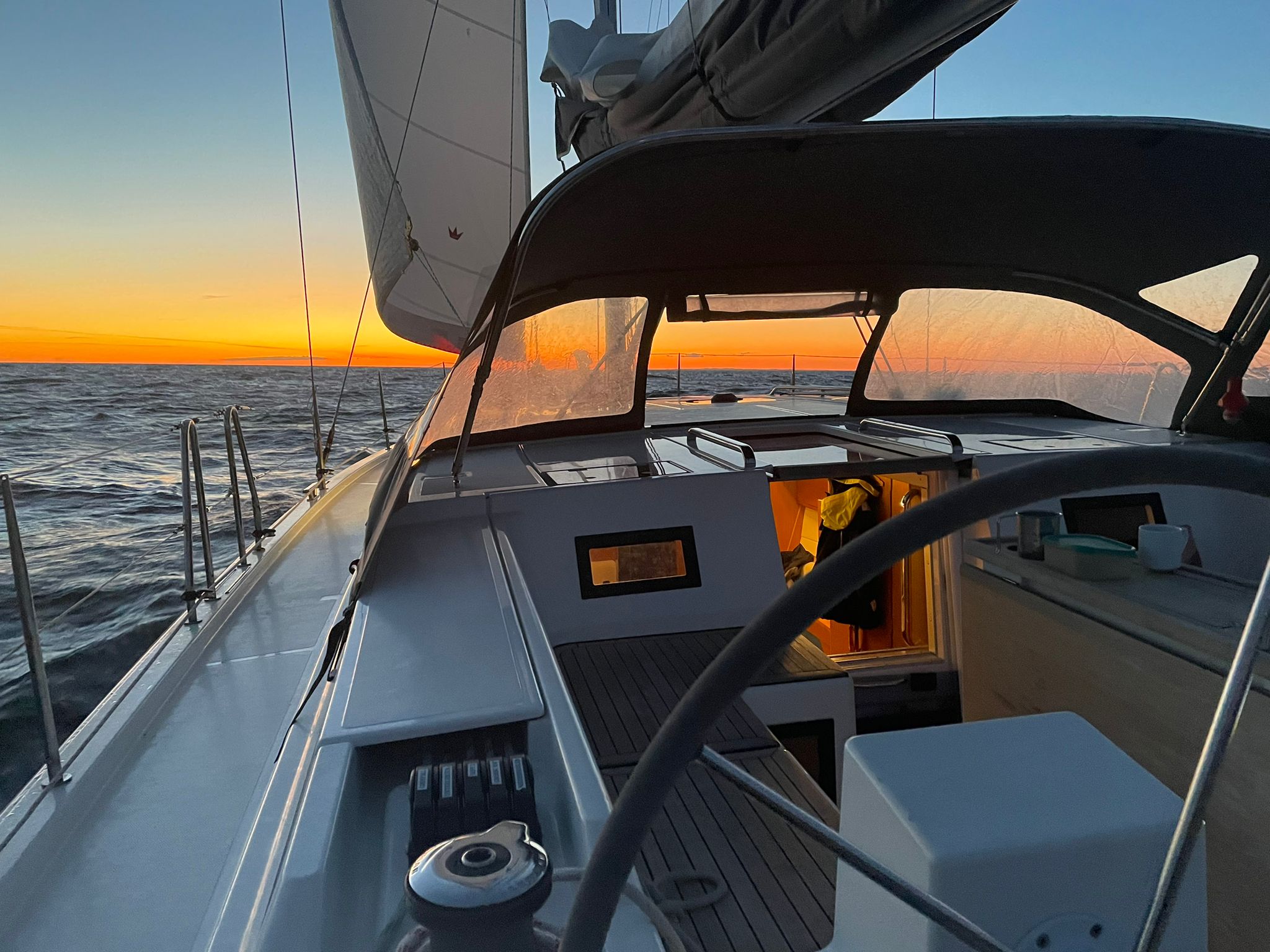 Ausgewählte Sailvero Charteryacht bei Sonnenuntergang